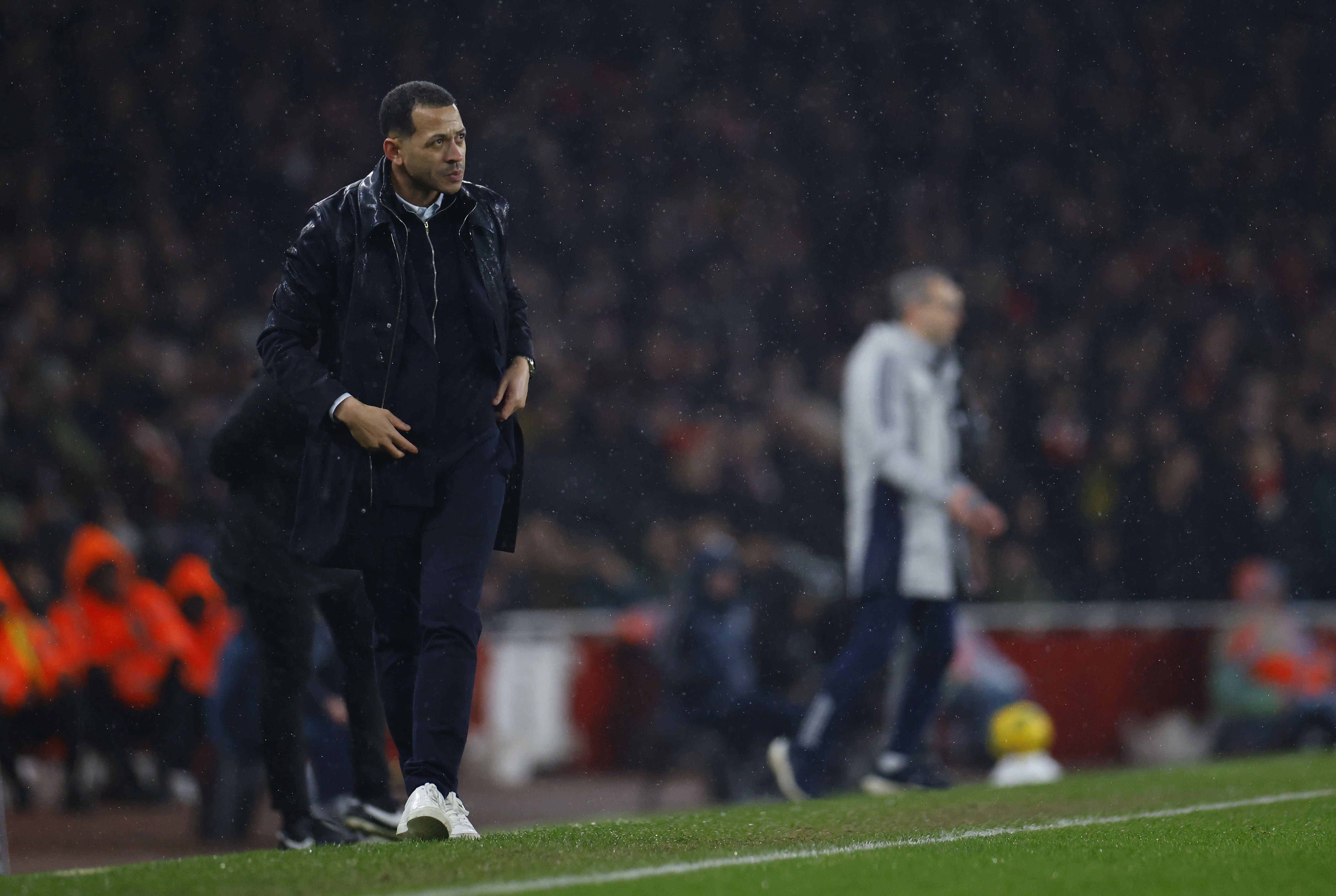 失误送礼！电讯报：罗塞尼尔更喜欢约恩森，因为他出球比桑切斯好